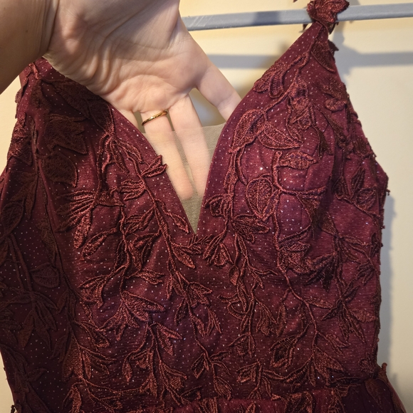 Elegant Burgundy Lace Dress - Picture 7 of 12